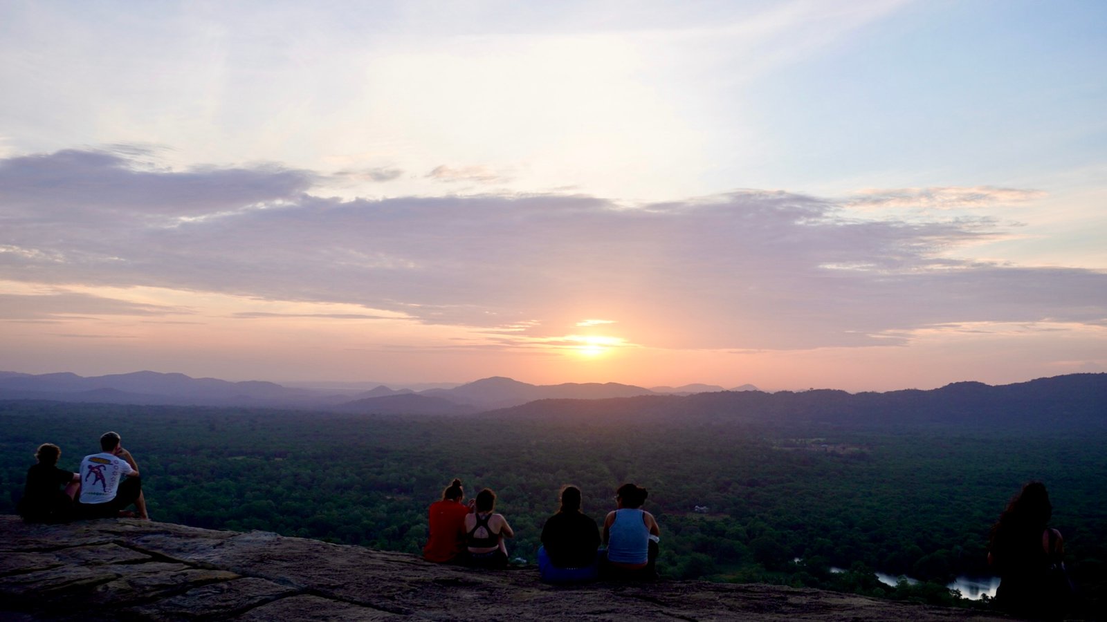 Solo Backpacking in Sri Lanka: A Journey of Freedom, Kindness & Reality